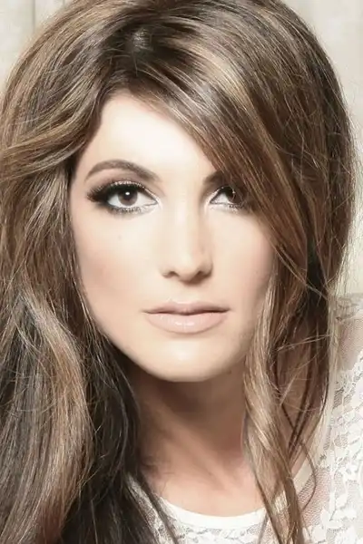 Julia Benson headshot