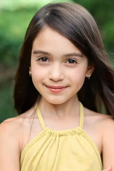 Cora Bella headshot