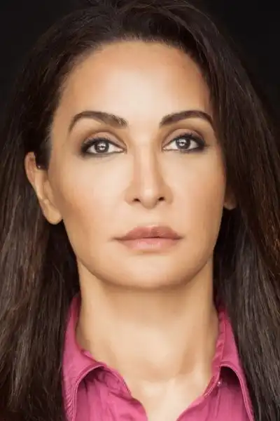 Mitra Lohrasb headshot