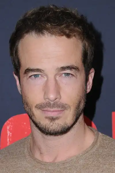 Ryan Carnes headshot