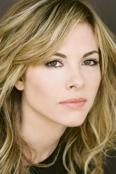 Julie Mond headshot