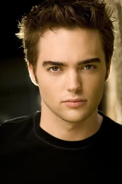 Drew Tyler Bell headshot