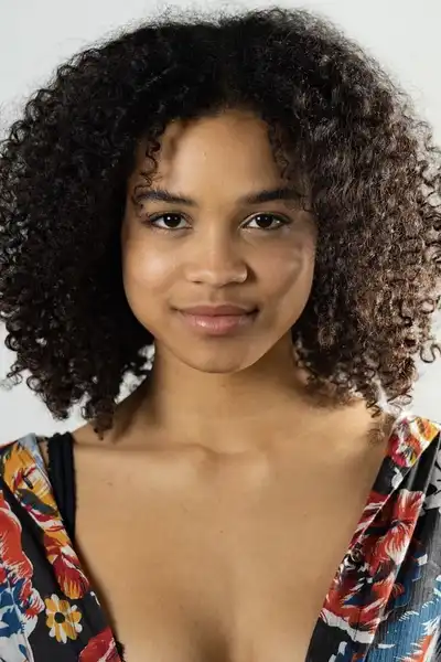 Hana Huggins headshot