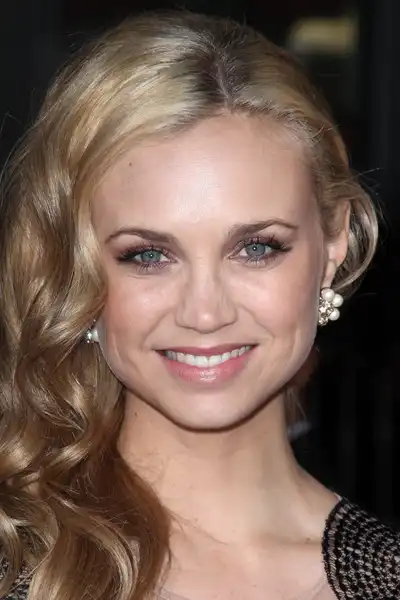 Fiona Gubelmann headshot