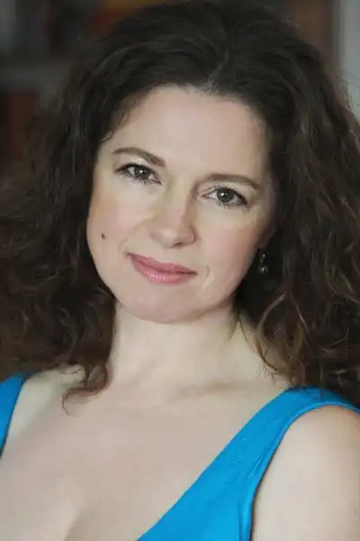 Jennifer-Juniper Angeli headshot
