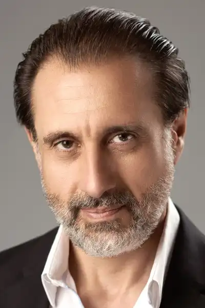 Mikhail Basmadjian headshot