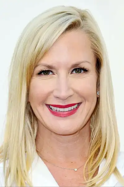 Angela Kinsey headshot