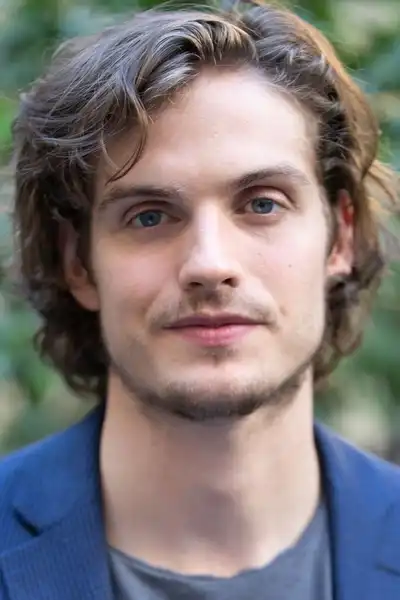 Daniel Sharman headshot