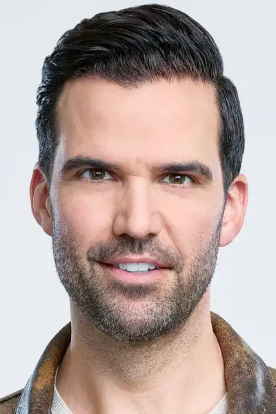 Benjamin Ayres headshot