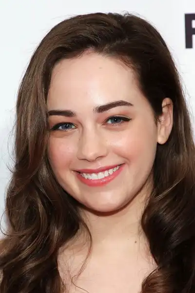 Mary Mouser headshot