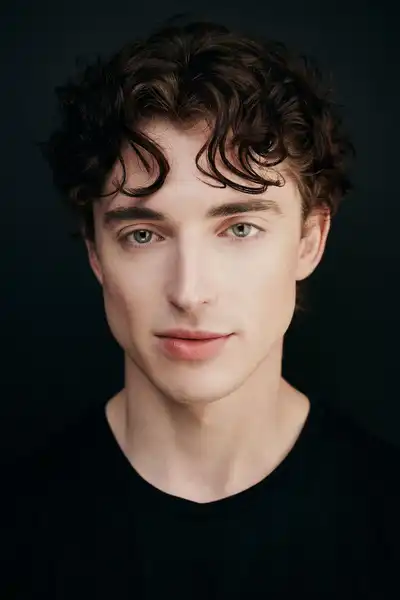 Olly Atkins headshot