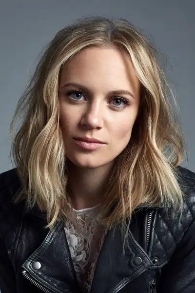 Danielle Savre headshot