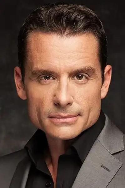 Benjamin Wilkinson headshot