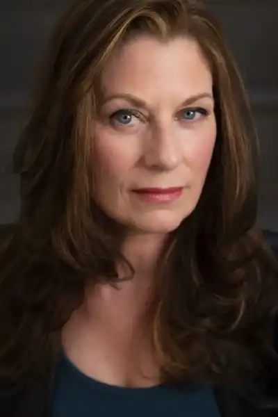Angela Pierce headshot