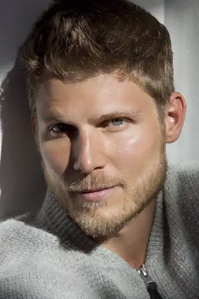 Travis Van Winkle headshot