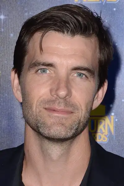 Lucas Bryant headshot