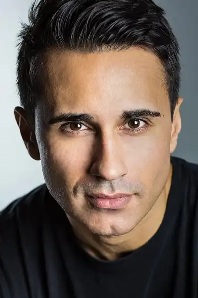 Chenier Hundal headshot