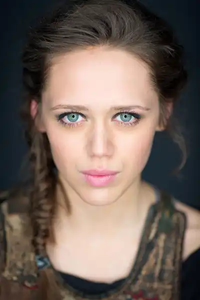 Daisy Head headshot