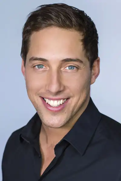 Chris Violette headshot