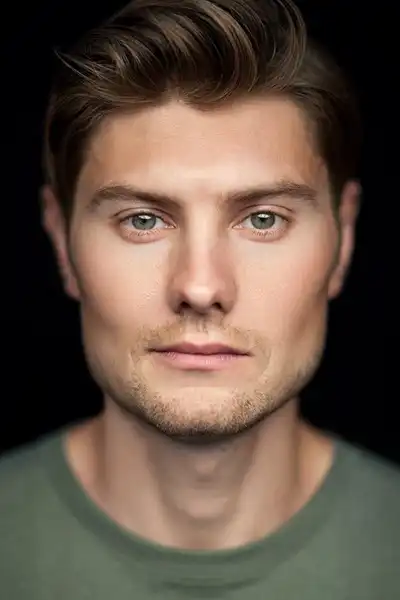 Sebastian Stewart headshot