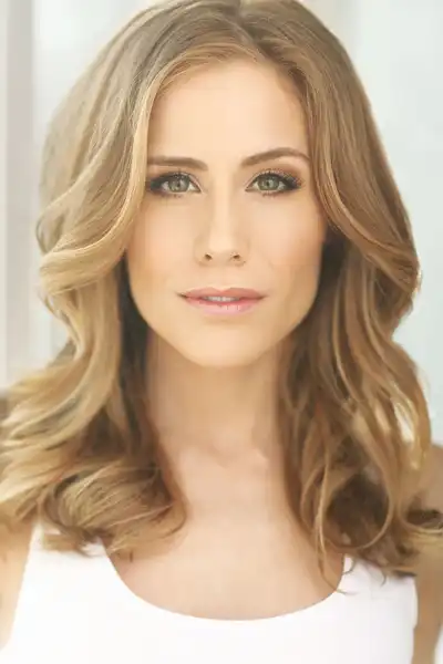 Rebecca Davis headshot
