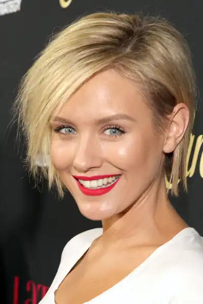 Nicky Whelan headshot