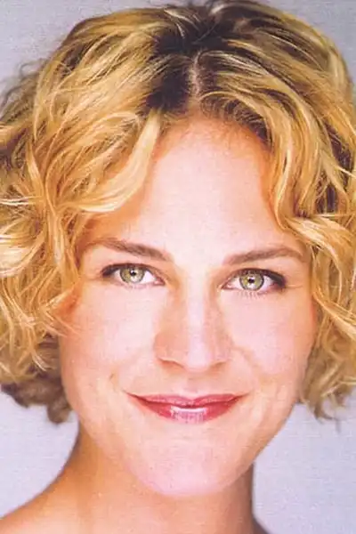 Alicia Johnston headshot