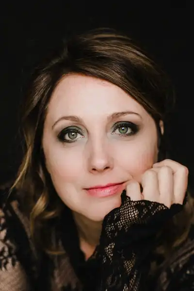 Justine Warrington headshot