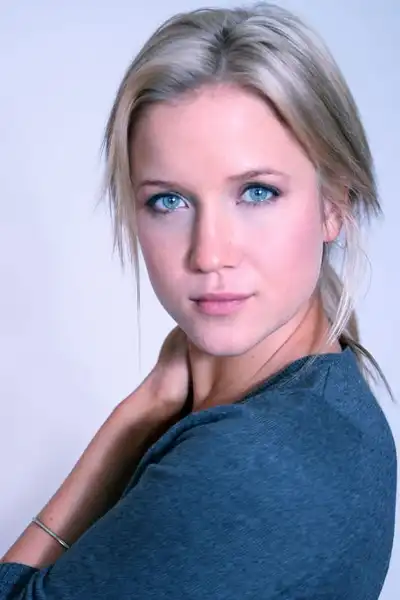 Jessy Schram headshot