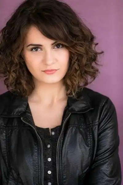 Emma Prescott headshot