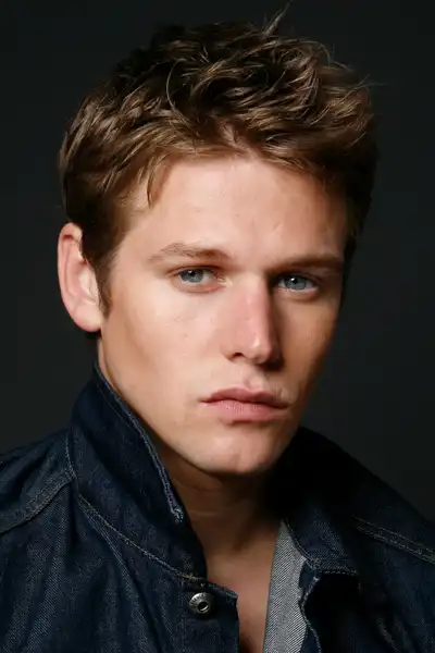 Zach Roerig headshot