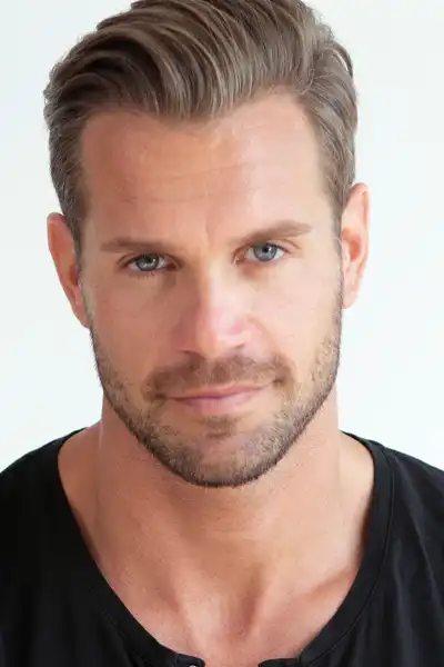 Stephen Huszar headshot