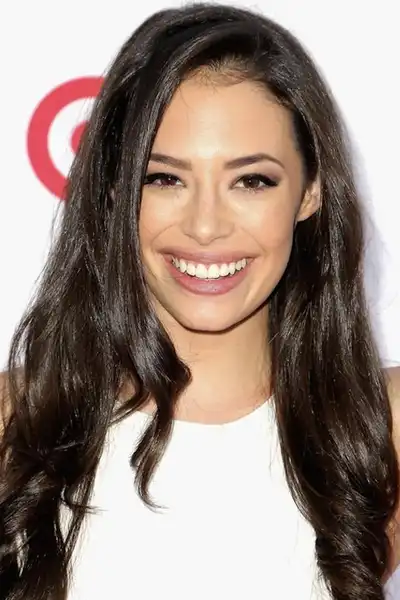 Chloe Bridges headshot