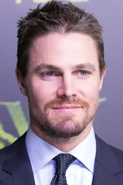 Stephen Amell headshot