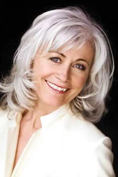 Louise Pitre headshot