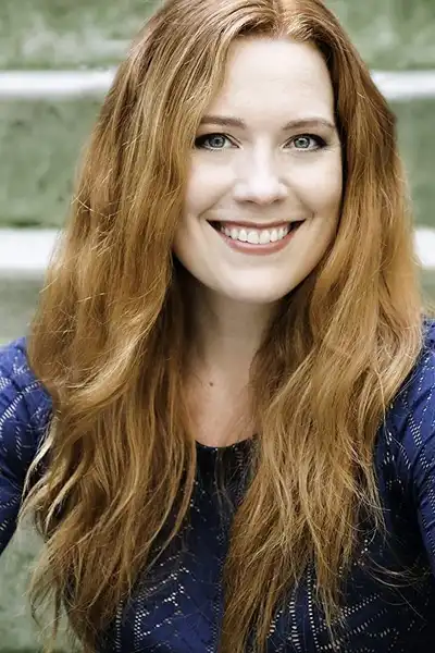 Kate Hewlett headshot