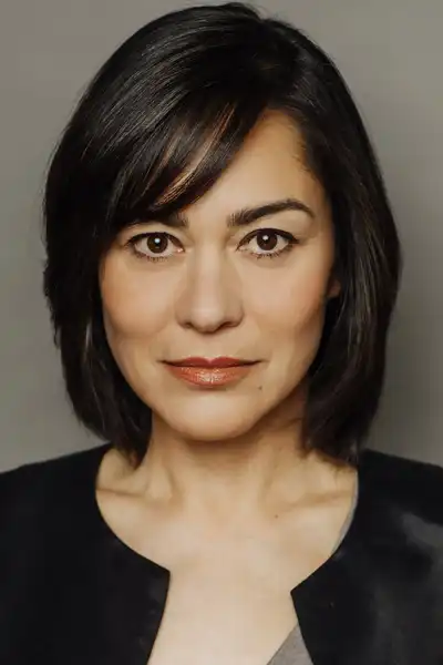 Monique Helbig headshot