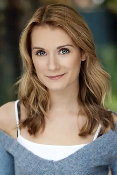 Natalie Lisinska headshot
