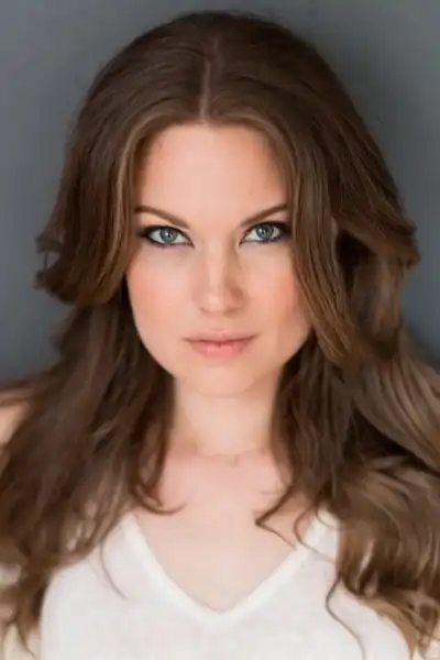 Anna Van Hooft headshot