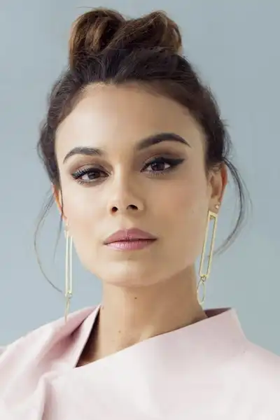 Nathalie Kelley headshot