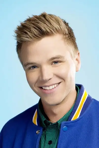 Brett Davern headshot