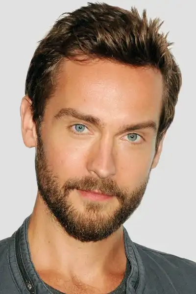 Tom Mison headshot