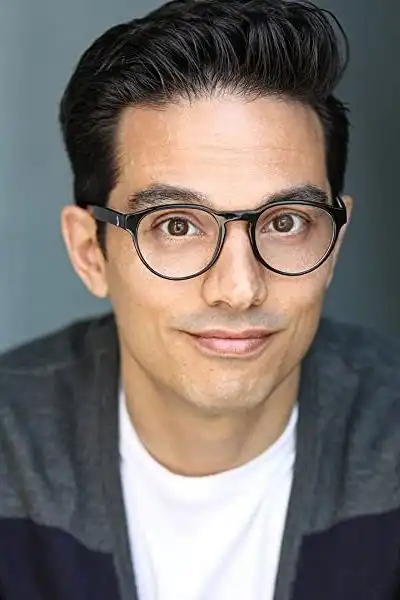 Raf Rogers headshot