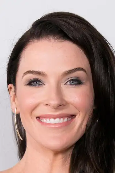 Bridget Regan headshot