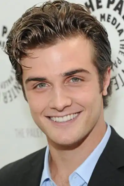Beau Mirchoff headshot