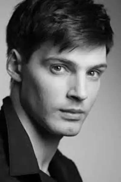 Daniel Fraser headshot