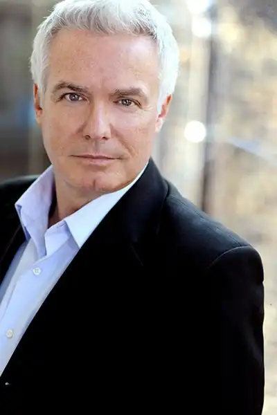 Derek Green headshot