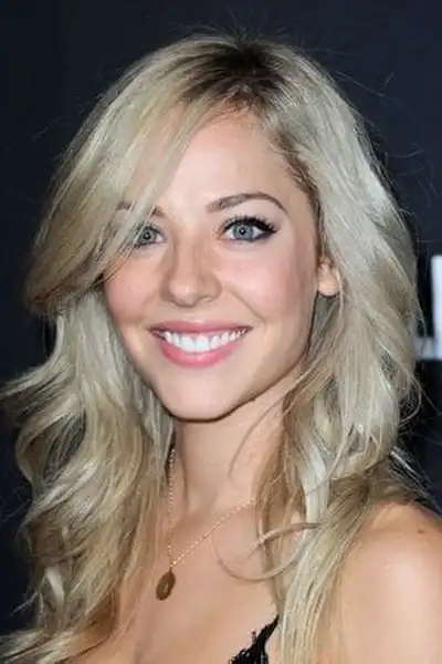 MacKenzie Porter headshot
