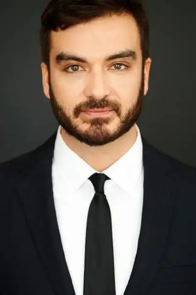 Miguel Rivas headshot