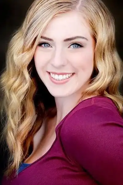 Mackenzie Mowat headshot